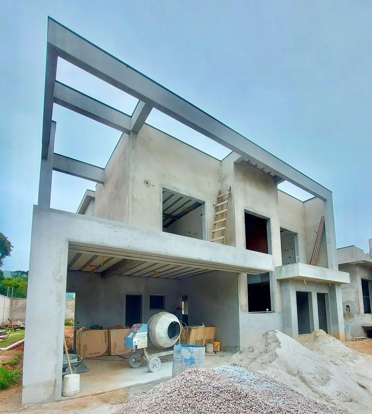 Moradia em fase de construção estrutural